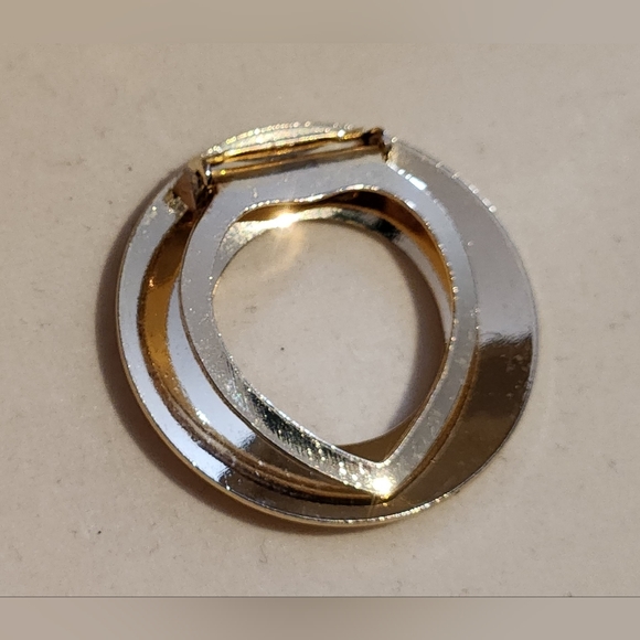 Scarf Clip / Leiba Gold Tone Round Wreath Shaped - Picture 2 of 4